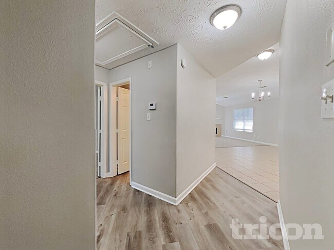 Foto del edificio - 24118 Skywing Ct