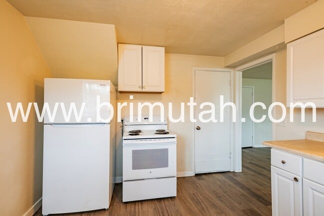 Building Photo - 224 W 400 N