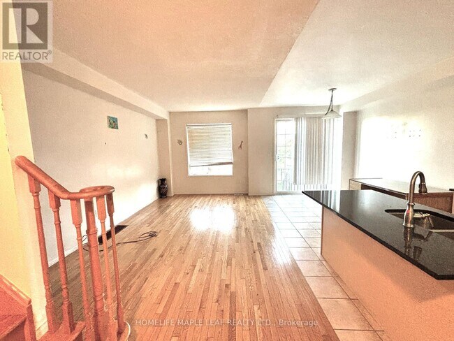 Building Photo - 39 Sussexvale Dr