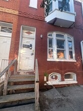 Building Photo - 207 S Pine St