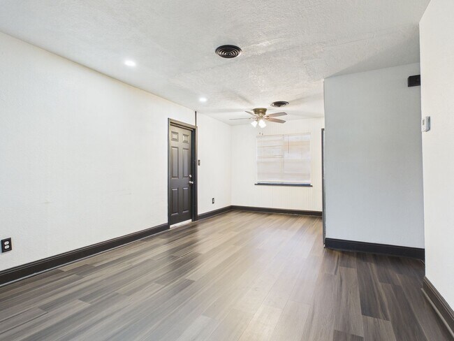 Foto del edificio - 619 SW 45th St