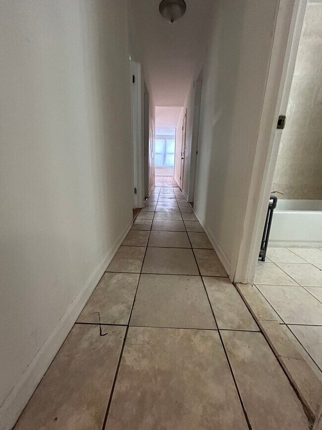 Foto del edificio - 626 E 230th St