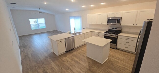 Building Photo - Brand New Moonstone Patio Villa – Walk to ...
