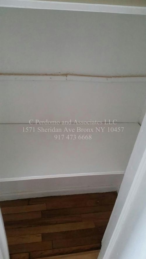 Foto del edificio - 1560 White Plains Rd