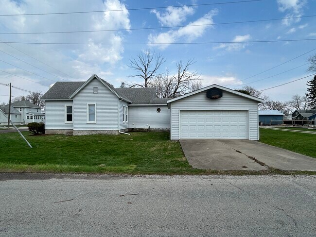 Building Photo - 211 W 2nd St