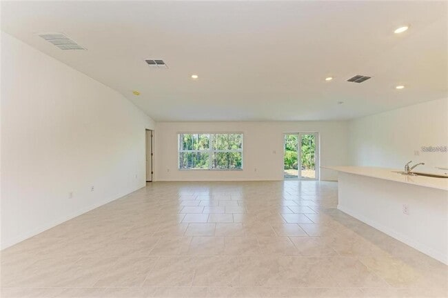 Foto del edificio - 1207 Sheehan Blvd