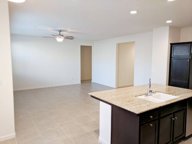 Foto del edificio - 3893 Griffith Ave