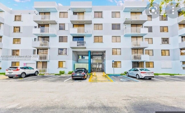 Foto del edificio - 8261 NW 8th St