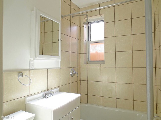 Foto del edificio - 3049 Crescent St