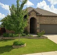 Building Photo - 4744 Bluffview Dr