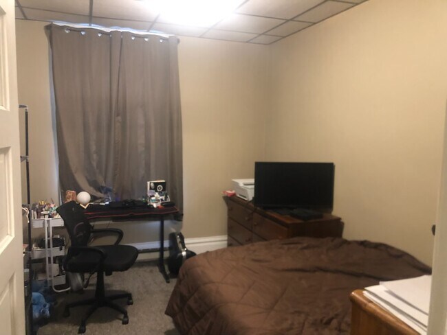 Bedroom - 129 4th St
