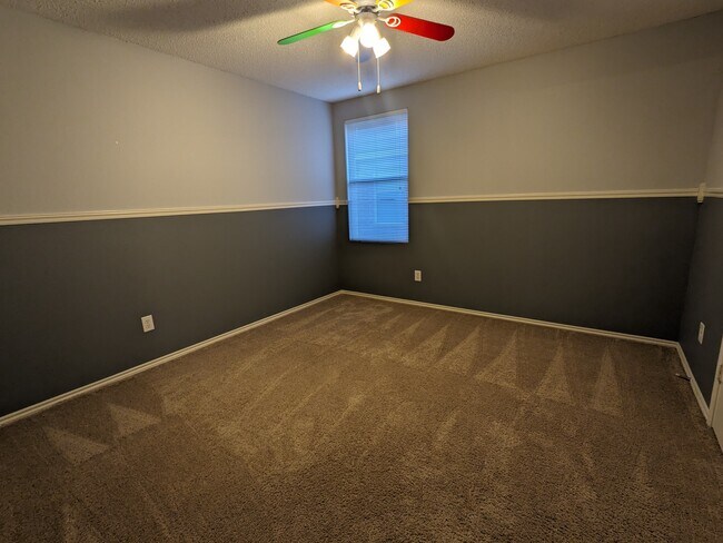 Foto del edificio - 16424 Red River Ln