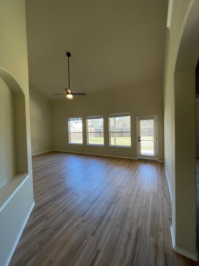 Foto del edificio - 1602 Melissa Oaks Ln