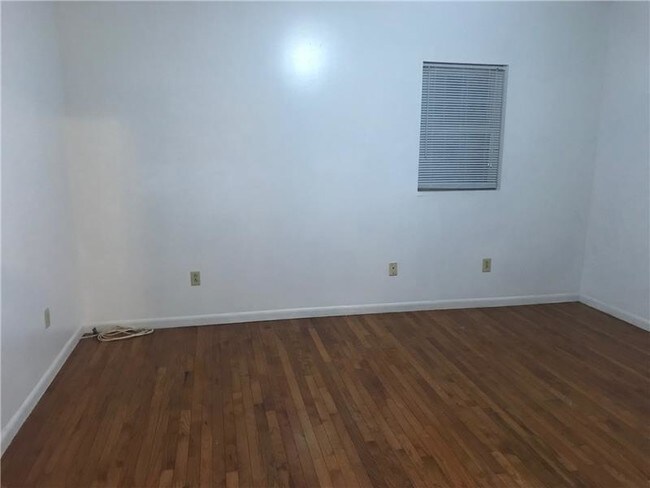 Building Photo - 517 Race St