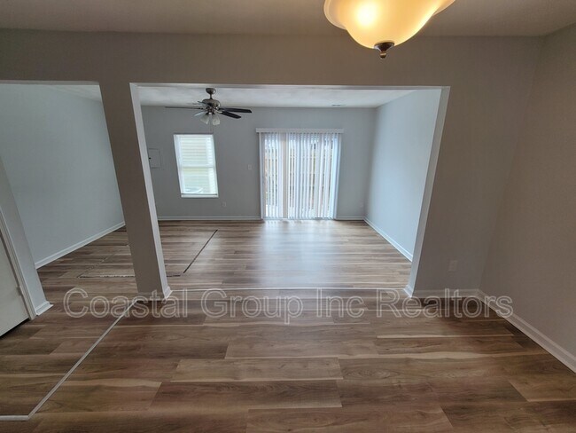 Foto del edificio - 6002 Edgelake Dr