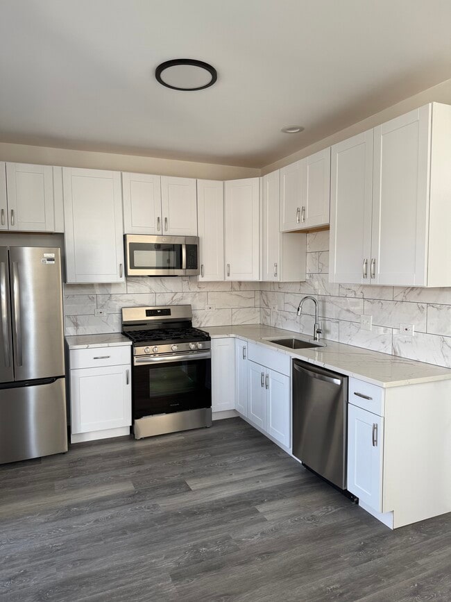 Building Photo - 921 Mesa Dr