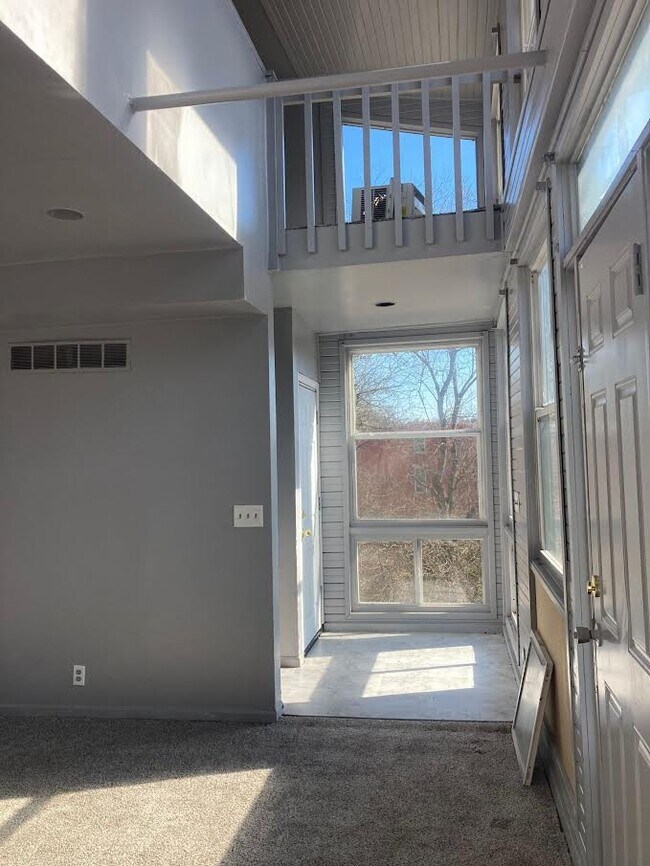 Building Photo - 1705 Harrison Ave