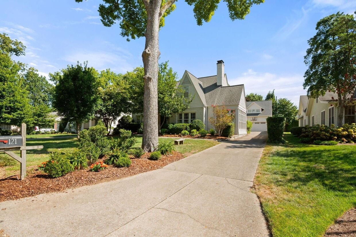 Luxury unfurnished 4BR/4.5BA Tudor in Belle Meade Links. - Luxury unfurnished 4BR/4.5BA Tudor in Belle Meade Links.