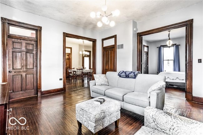 Foto del edificio - 349 West Broadway Street