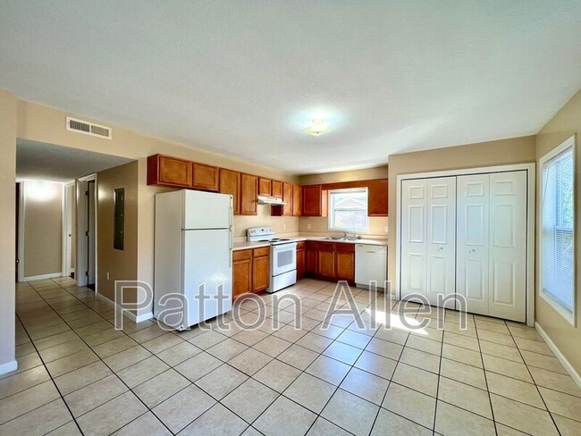 Foto del edificio - 8 Zell Ln