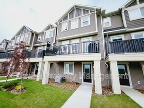 Building Photo - 2072 Wonnacott Way SW