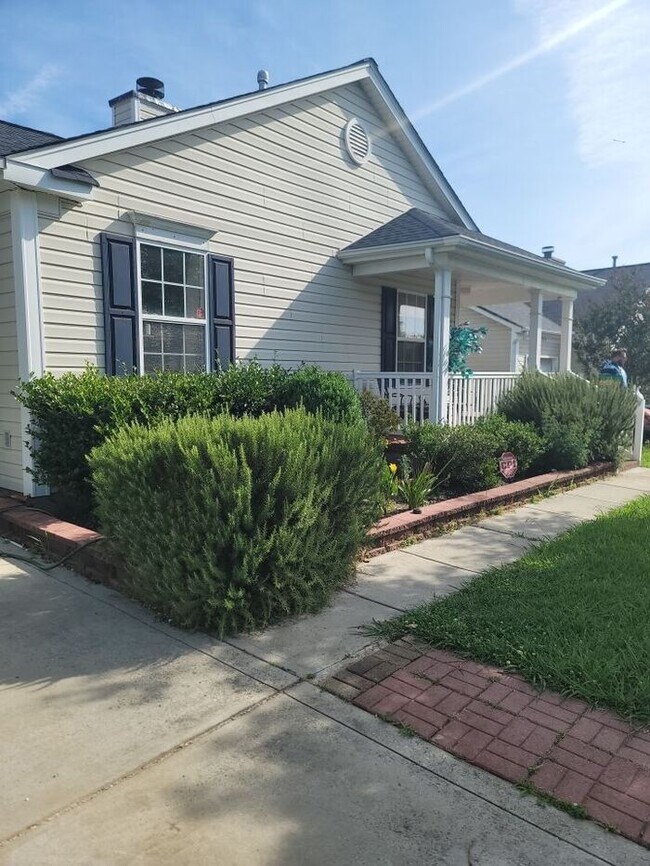 Building Photo - AVAILABLE NOW - 15234 Pangborn Place, Char...