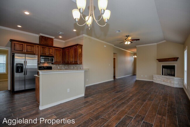 Building Photo - 4 br, 3 bath House - 800 Turtle Dove