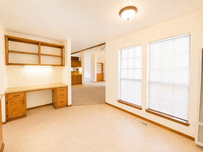 Foto del edificio - 23 Lakeshore Dr NE