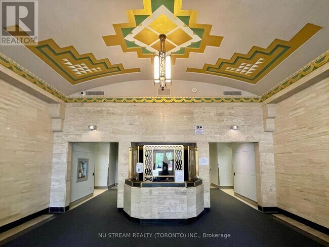 Photo du bâtiment - 637-637 Lake Shore Blvd W