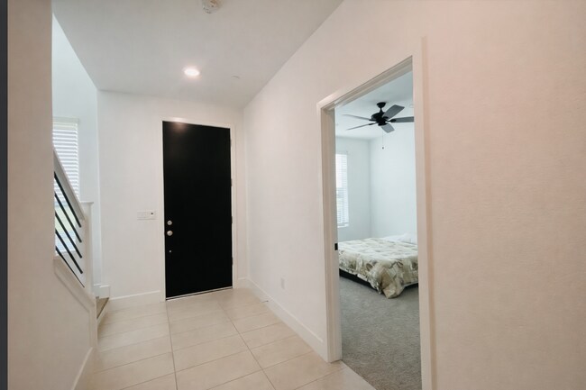 Foto del edificio - Modern Clovis Town Home, 2BR/2BA, CUSD w/ Solar