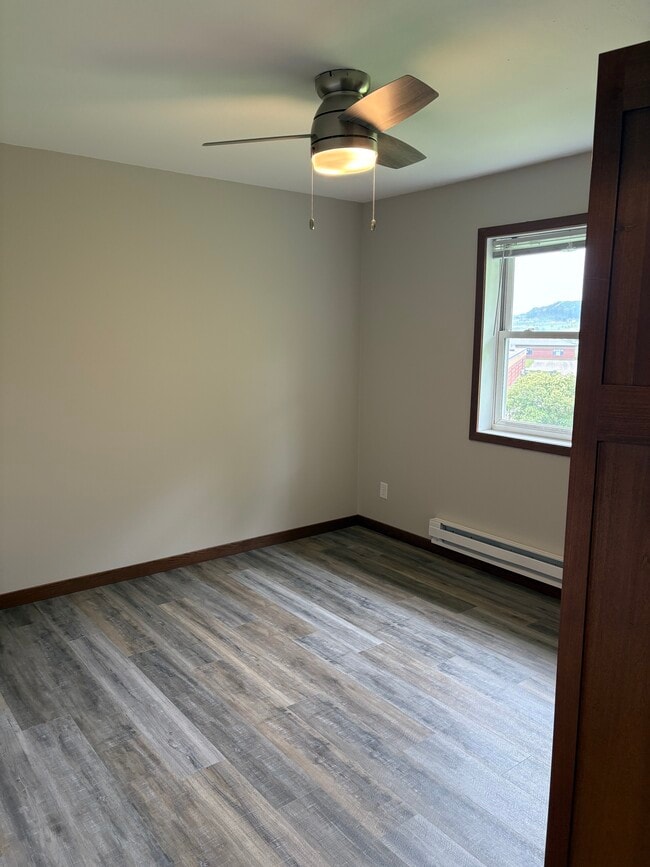 Bedroom - 815 Meadowview Ln