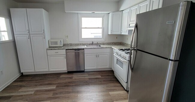 Kitchen - 310 7th Ave