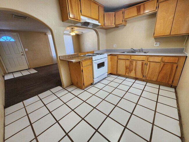 Foto del edificio - 3 Bedroom 1 Bath Coming Soon!