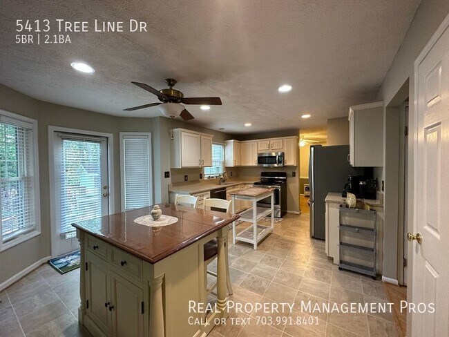 Foto del edificio - 5413 Tree Line Dr