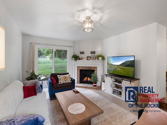Foto del edificio - 3 Bed 3 Bath Updated Townhouse in Fort Collins!