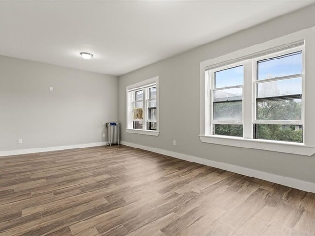 Interior Photo - 691 Seward