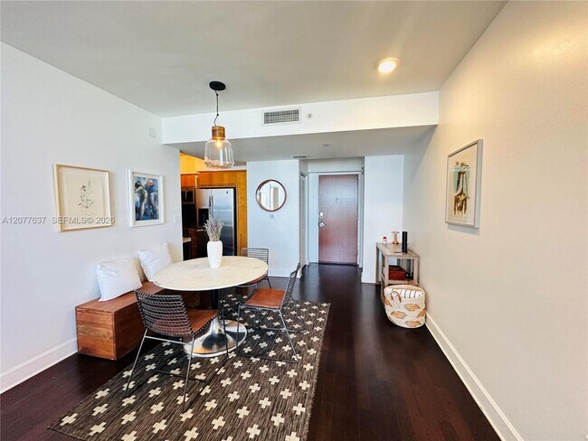 Foto del edificio - 6365 Collins Ave