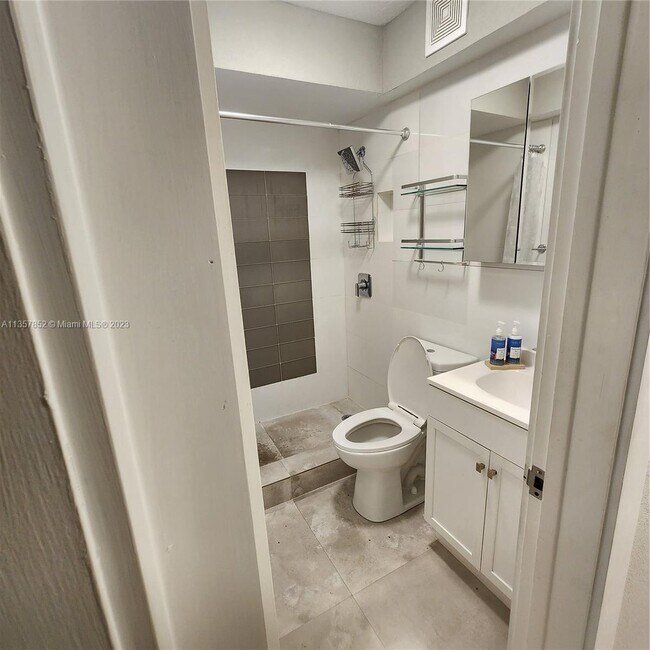 Building Photo - 54 Isle of Venice Dr