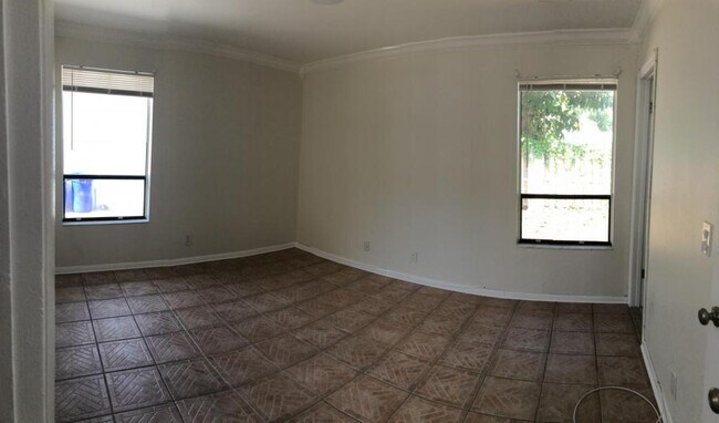 Building Photo - 4276 Crestdale St.