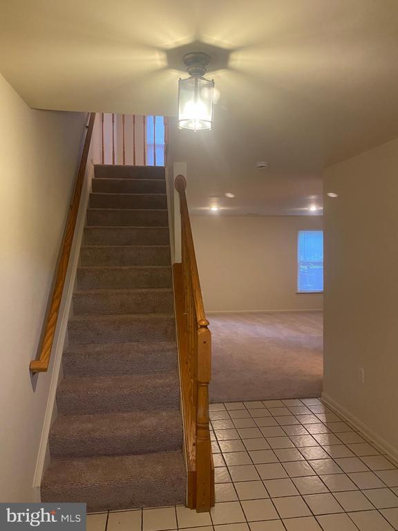 Building Photo - 5604 Gresham Ln