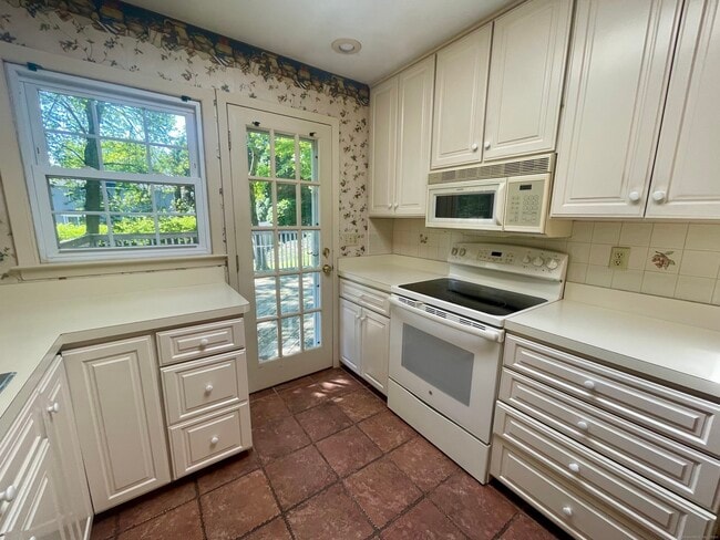 Building Photo - 97 Pepperidge Cir