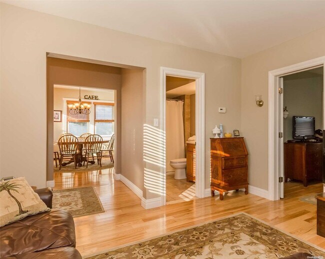 Foto del edificio - 1295 Smithtown Ave