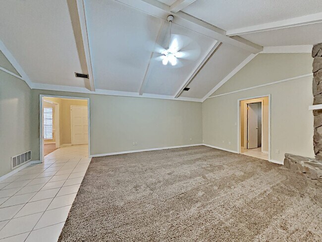Foto del edificio - 3444 Hidden Lake Dr W
