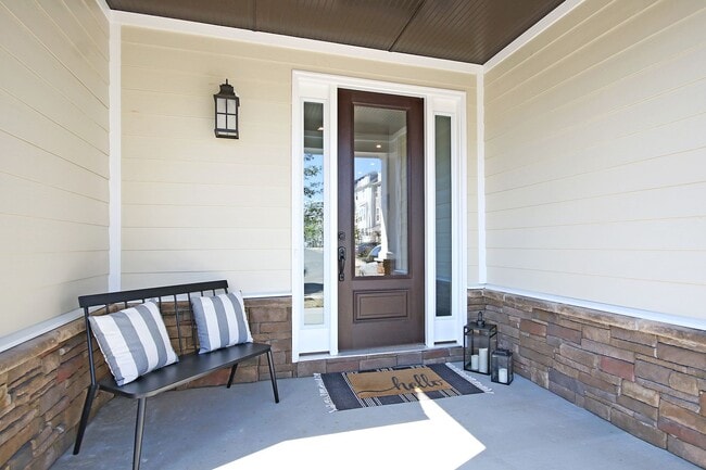 Building Photo - Avinity Townhome With Main Level Bedroom