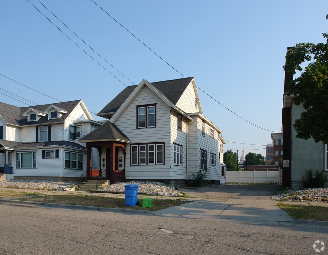 Primary Photo - 212 W Hillsdale St