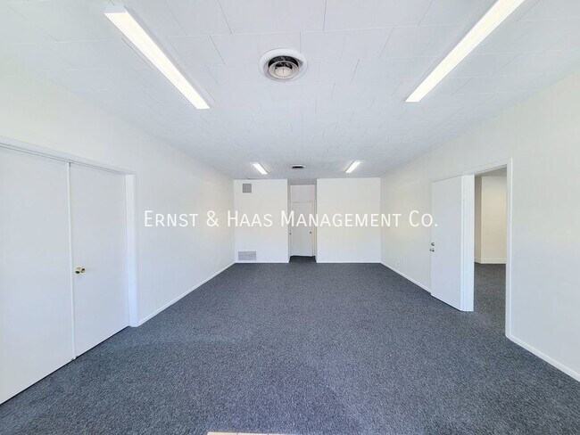 Building Photo - Commerical Office in the heart of Bixby Kn...