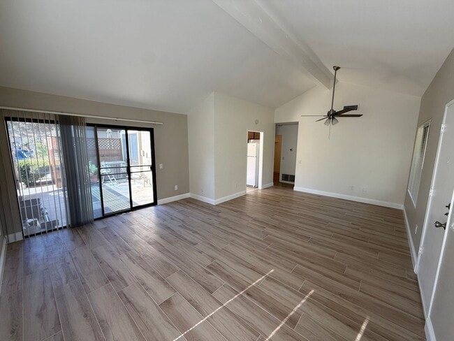 Foto del edificio - Remodeled 2-Bedroom Townhome in Tierrasant...