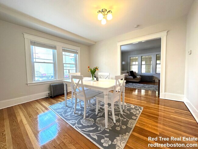 Building Photo - 19 Larose Pl