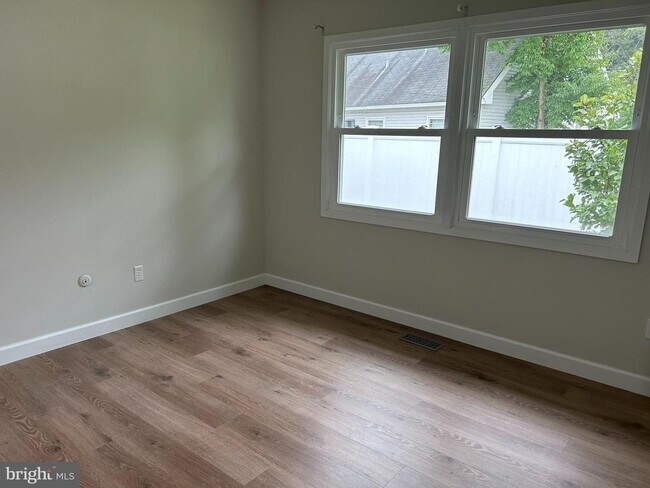 Foto del edificio - 60 Glover Ln