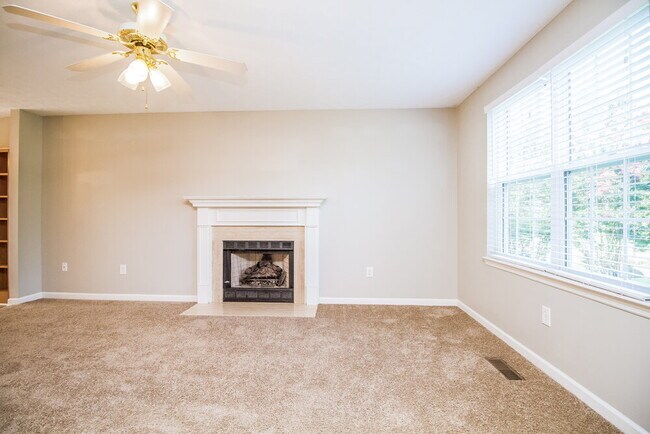 Building Photo - 607 Doral Pointe